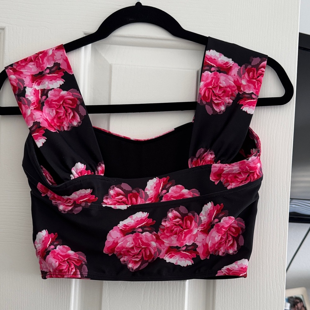 Floral Elegance Pink and Black Crop Top - Picture 3 of 6